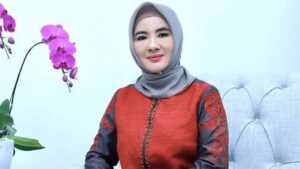 Nicke Widyawati Dinobatkan Sebagai Pemimpin Bisnis Perempuan Terkemuka Indonesia 