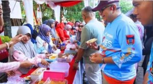 Harga Serba Rp1.000, Rendang “Serbu Nakerin” Diburu Warga di Arena Car Free Day Padang