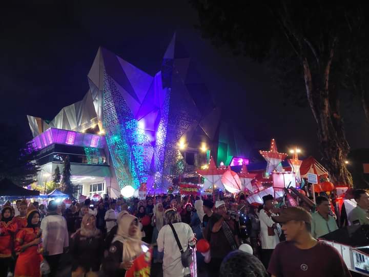 Pawai Telong Telong Semarakan Festival Siti Nurbaya 355 Tahun Kota Padang