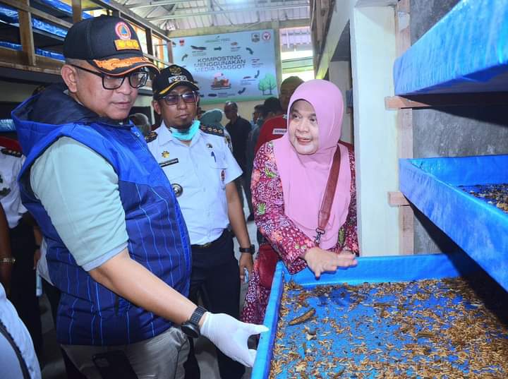 Dalam 24 Jam, Sentra Budidaya “Maggot BSF” Binaan PT Semen Padang Bisa Mengurai 1 Ton Sampah