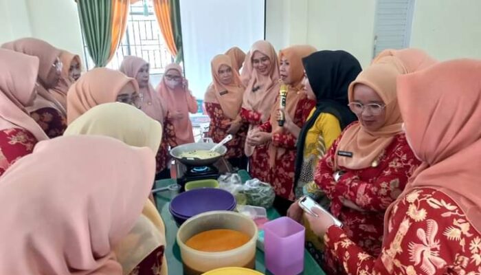 Potensi Ekonomis, Anggota DWP Pasaman Barat Dilatih Mengolah Masakan Lokal