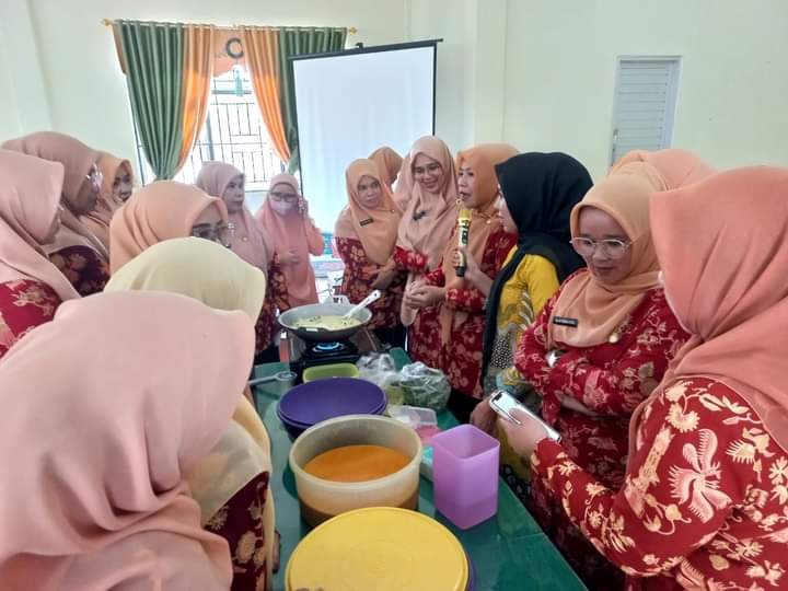 Potensi Ekonomis, Anggota DWP Pasaman Barat Dilatih Mengolah Masakan Lokal