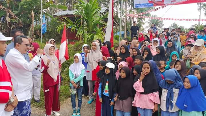 Semarak HUT RI di Jorong Patar, Warga Jalan Santai Nikmati Sejuknya Udara Pagi di Alam Nagari Batu Bulek