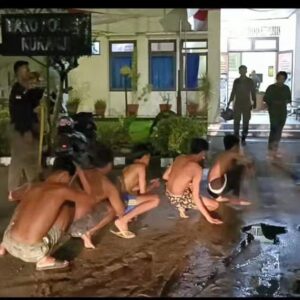 Berkat Informasi Cepat dari Warga, Pol PP Padang Berhasil Amankan 6 Remaja Bersajam Sebelum Tawuran