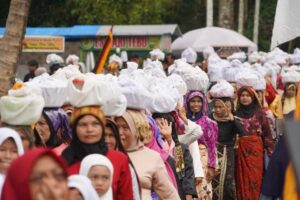 Kerinduan Perantau Lintau Terobati, Arakan 1.000 Lopek Kucuik Takuluak Balenggek Meriahkan Alek Nagari Lubuak Jantan Bolek Tapai