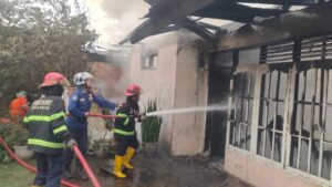 Kebakaran Hebat di Kuranji, Gudang Kapas dan 2 Rumah Warga Ludes Dilahap Api