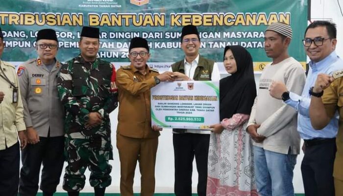 Pemkab Tanah Datar Bagikan Sumbangan Bencana Galodo Rp2,6 Miliar Kepada Warga yang Jadi Korban