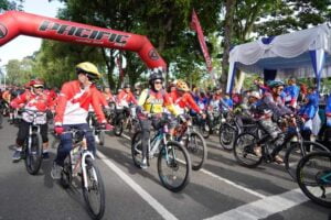 Ribuan Pesepeda dari Sumbar, Riau dan Jambi Ikuti Gowes Bareng Luhak Nan Tuo III 2024