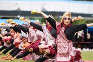 Tari Kolosal Saribu Talam Ompek Meriahkan Festival Nagari Tanjung Bonai Tanah Datar