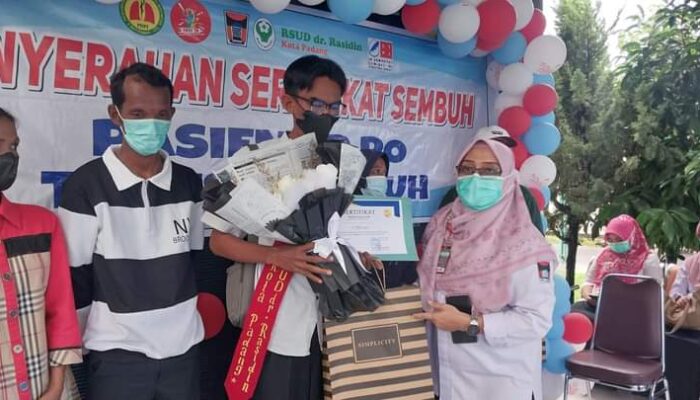 Tak Hanya Tamat Kuliah Diwisuda, Pasien TBC Lulus Pengobatan di Padang Juga Diwisuda