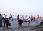 Usai Pantai Kata, Giliran Taman Ayunan Pantai Cermin Dibersihkan Oleh Ribuan Pegawai Honorer Pariaman