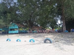 Setelah “Mangkilek”, Pj. Wali Kota Pariaman, Roberia Imbau Pedagang dan Pelaku UMKM Jaga Kebersihan Pantai