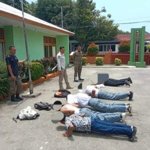 Usai Bermain Biliar, 6 Pelajar “Push Up” di Markas Komando Satpol PP Padang