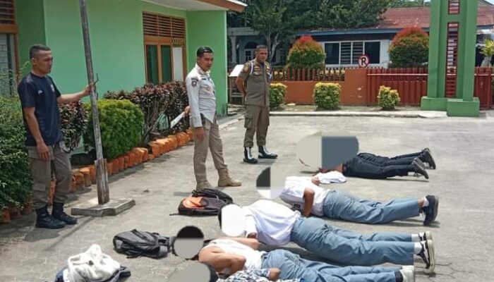 Usai Bermain Biliar, 6 Pelajar “Push Up” di Markas Komando Satpol PP Padang