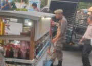 Biang Kemacetan! Pol PP Padang Sita Gerobak PKL yang Langganan Ngetem di Gerbang RSUP M. Djamil