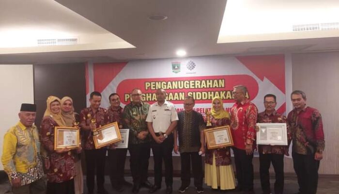 Padang Borong Penghargaan Siddhakarya Sumbar 2024, Pesan Gubernur: Tapi Ingat! Pengangguran Masih Banyak