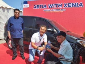 Setia Bersama Xenia Selama 17 Tahun, Warga Makassar Ini Dapat Penghargaan dari Daihatsu