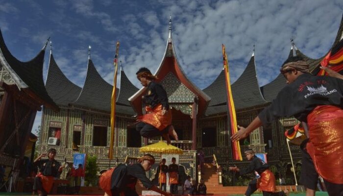 Asal Usul Suku Minangkabau, Budaya Merantau Hingga Masakan Rendang dan Nasi Padang