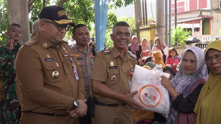 Tekan Stunting, Warga Bungus Timur Padang Terima Bantuan Pangan dari Pemerintah