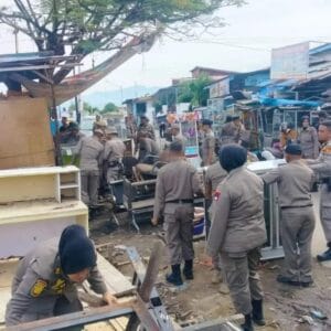 Bangunan Liar di Sepanjang Tepi Batang Arau Seberang Padang Dibongkar Satpol PP, Sungai Lain Siap-siap!