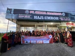 Seroja Era Wisata Padang Panjang Berangkatkan 96 Jemaah Umrah