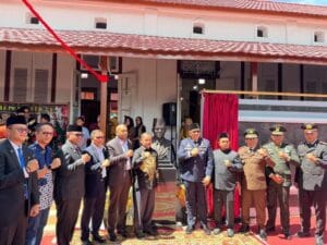 Plt Gubernur Sumbar Resmikan Monumen Pramuka di Simpang Ratulangi dan Replika Patung Bung Hatta di SMPN 1 Padang
