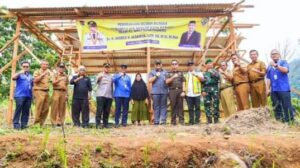 Program CSR Perumda AM Kota Padang Kembali Bangun Rumah Layak Huni untuk Warga Kurang Mampu