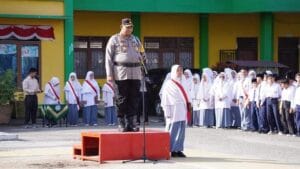 Pembina Upacara di Pesantren Kauman, Ini Pesan Inspiratif Kapolres Padang Panjang untuk Para Santri