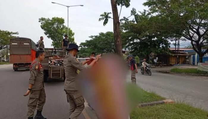 Kampanye Pilkada Usai! Petugas Gabungan Bongkar Semua Baliho dan Spanduk Pasangan Calon Gubernur dan Walikota