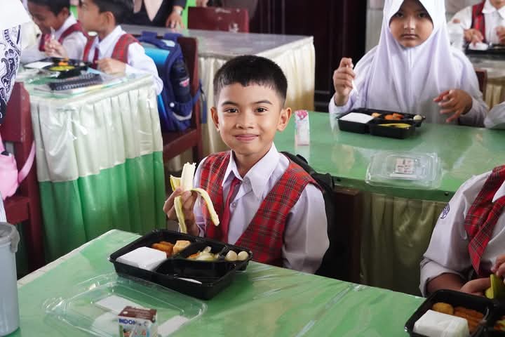 Kabupaten Dharmasraya Mulai Ujicoba Makan Siang Gratis Bagi Siswa di Sekolah