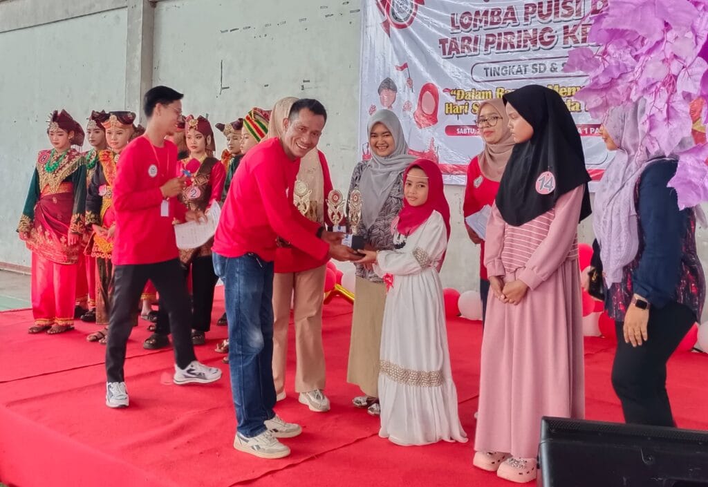 Athira L Ramadian, Siswa SDN 03 Alai Raih Juara 2 Festival Lomba Puisi Antar SD se-Kota Padang