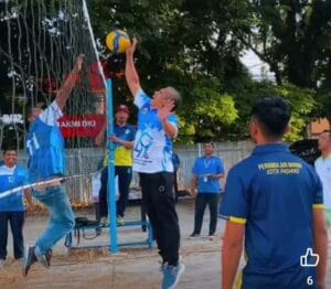Meriahkan HUT Emas, Perumda AM Kota Padang Gelar Pertandingan Bolavoli Antar Divisi dan Mitra Rekanan