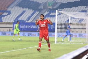 Tampil Mengejutkan di Bandung, Striker 18 Tahun Semen Padang Bikin Kubu Persib Deg-degan