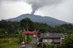 Gunung Marapi Naik Status Siaga, Penduduk Diminta Tidak Mendekati Radius 4,5 KM dari Kawah