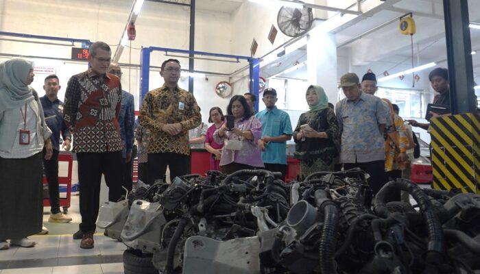 Siapkan SDM Otomotif Berkualitas, Daihatsu Serahkan Alat Manufaktur ke SMK dan Perguruan Tinggi