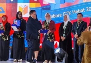 Kepala SDN 07 Mudiak Lawe Solok Selatan Juara Peserta Dedikatif Terfavorit Tingkat Nasional di Jambore GTK Hebat 2024