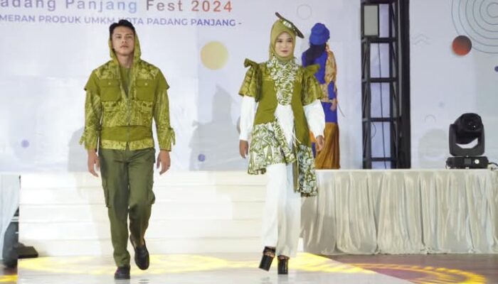 Beragam Model Batik Kekinian Karya Desainer Muda Sumatera Barat Curi Perhatian Pengunjung di Acara PaPa Fest 2024