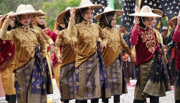 FOTO-FOTO Indahnya Ranah Minang! Banyak Ragam Seni Budaya Minangkabau yang Mempesona 