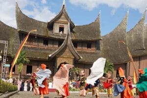 Tarian Kolosal Anak Nagari Pukau Ribuan Pengunjung saat Penutupan Festival Pesona Minang 2024