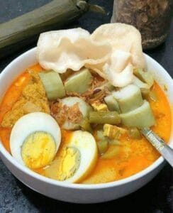 Cara Cepat Bikin Lontong Sayur, Rasanya Bikin Sekeluarga Ketagihan