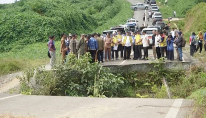 Lama Putus Diterjang Banjir, Jalan Solok Selatan-Dharmasraya Segera Tersambung Kembali