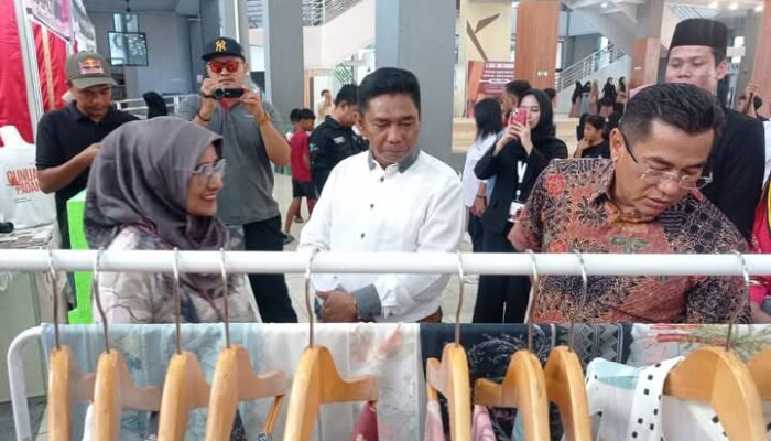 Pelaku Ekonomi Kreatif di Padang dapat Sertifikat HAKI