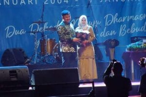 Penuh Haru! Bupati Sutan Riska dan Istri Berpamitan di Malam Bahagia Hari Jadi Kabupaten Dharmasraya