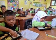 Padang Belum Siap Laksanakan Makan Bergizi Gratis di Sekolah, Mestinya Dimulai 6 Januari Lalu!