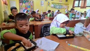 Padang Belum Siap Laksanakan Makan Bergizi Gratis di Sekolah, Mestinya Dimulai 6 Januari Lalu!