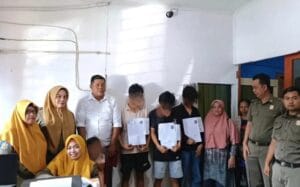 Disergap Satpol PP Padang, Tiga ABG Pelaku Pungli di Jembatan Siti Nurbaya Buat Pernyataan Dihadapan Orang Tua