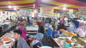 Kunjungi Pasar Pabukoan Padang di RTH Imam Bonjol, Semua yang Enak Tersaji Disini!