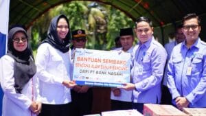 Sejumlah Perusahaan Serahkan Dana CSR Bantu Korban Banjir di Dharmasraya