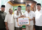 Wagub Vasko Ruseimy Serahkan Berbagai Bantuan saat Safari Ramadhan di Desa Bungo Tanjuang Pariaman