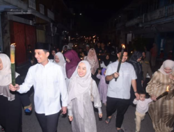 Meriahnya Malam Takbiran di Sawahlunto, Walikota dan Wakil Walikota Beserta Istri Ikut Pawai Obor